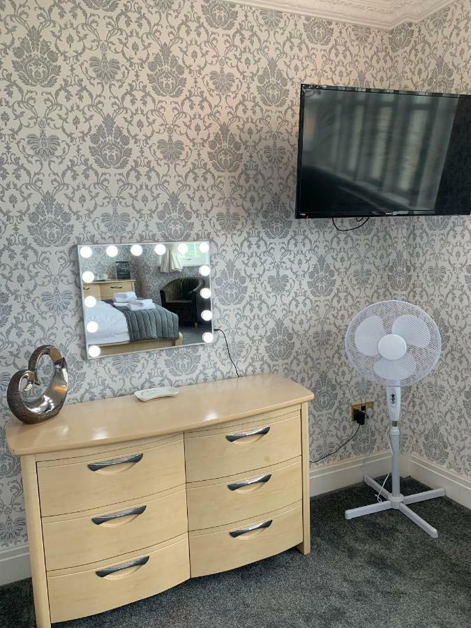 New Boston Guest Accommodation Φλίτγουντ Εξωτερικό φωτογραφία
